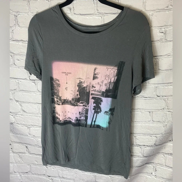 5/$20‎ American Eagle Women’s Venice Beach Graphic Soft & Sexy T Gray Medium - Picture 1 of 8